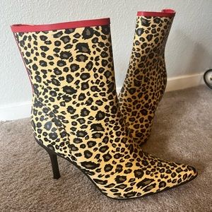 Women’s rubber rain boot booties